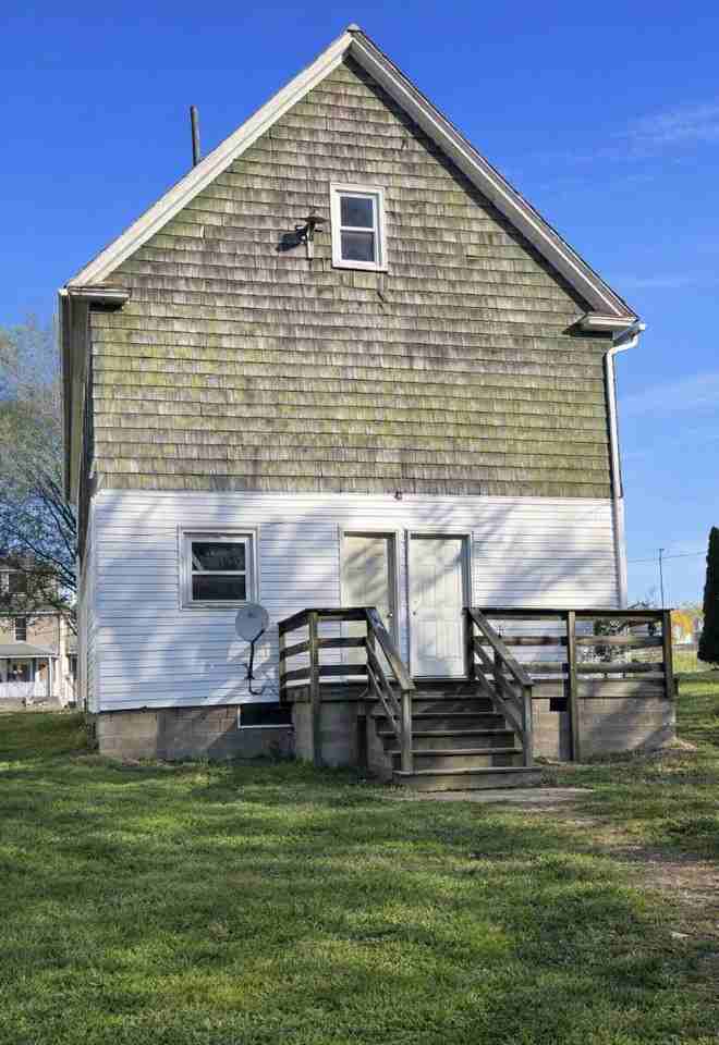 818 Broad St - Photo 3 of 4