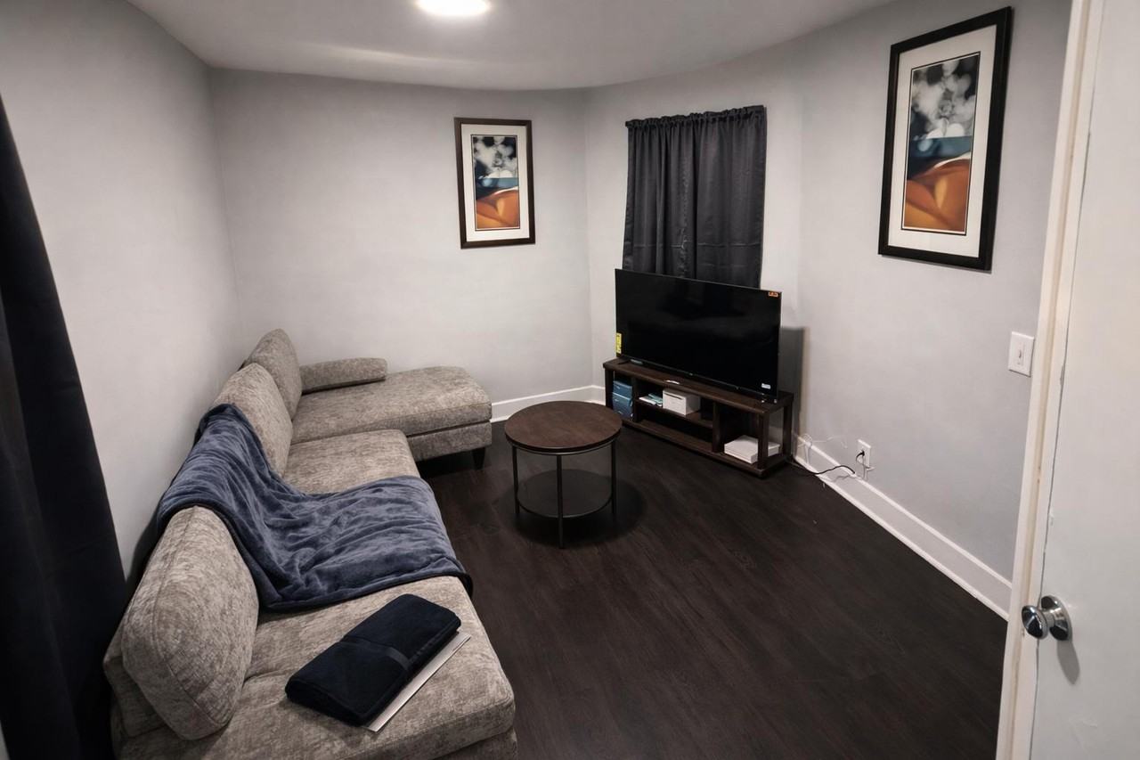 818 Broad St - Photo 5 of 20