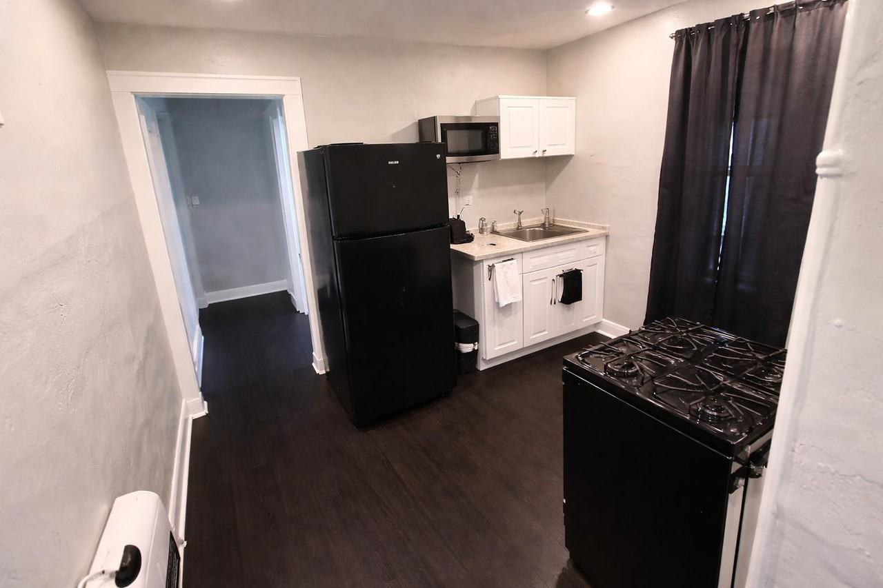 818 Broad St - Photo 6 of 20