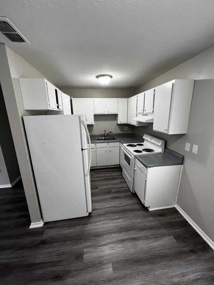 2713 N 30th St #2709B4 - Photo 3 of 8