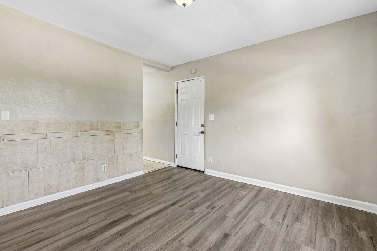 1104 W 29th St - Photo 7 of 15