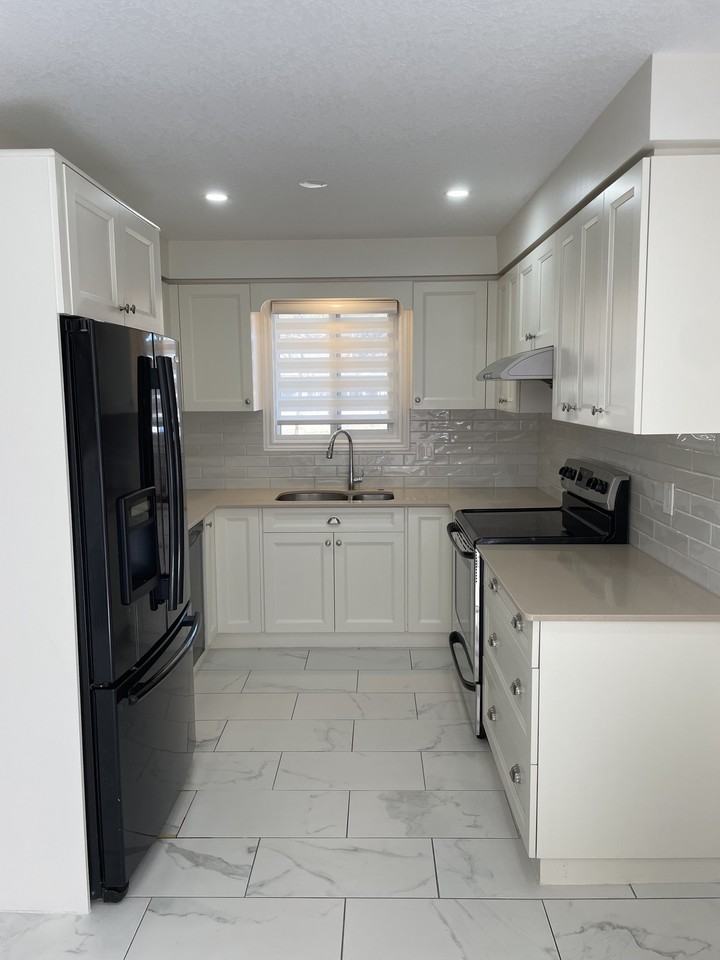 49 Shaftsbury Drive - Photo 2 of 6