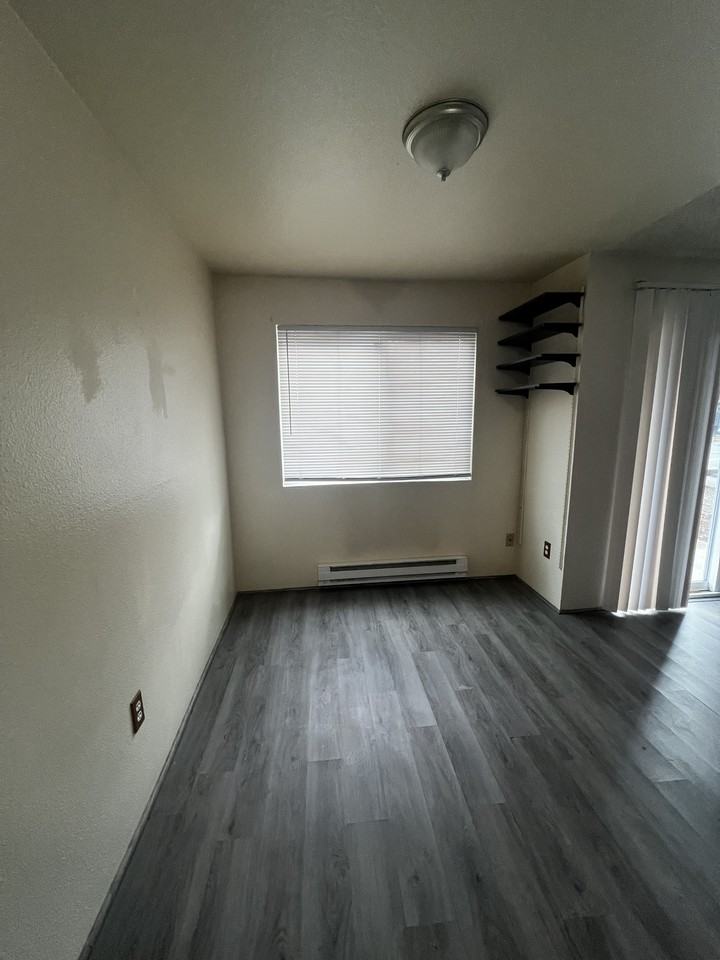 15210 Macadam Rd S #1 - Photo 3 of 7