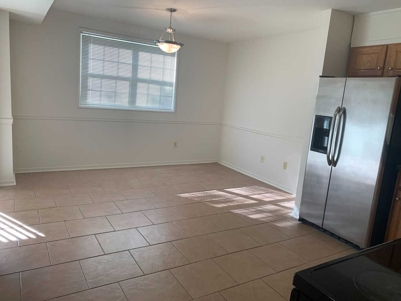 Randolph Square Apartments - Photo 2 of 5