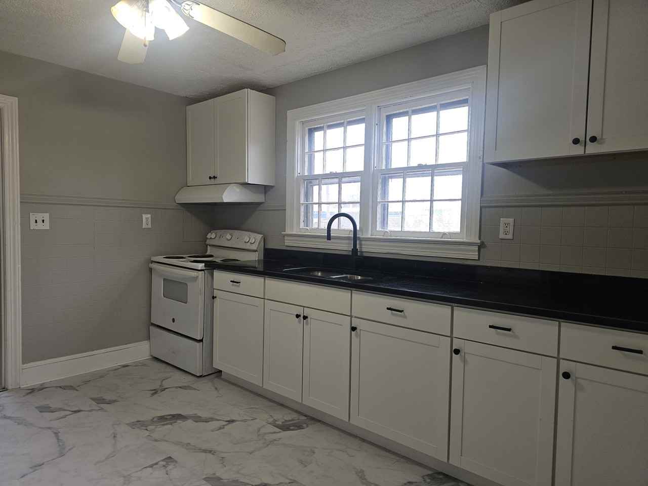 1431 Warrenton Rd #1 - Photo 5 of 32