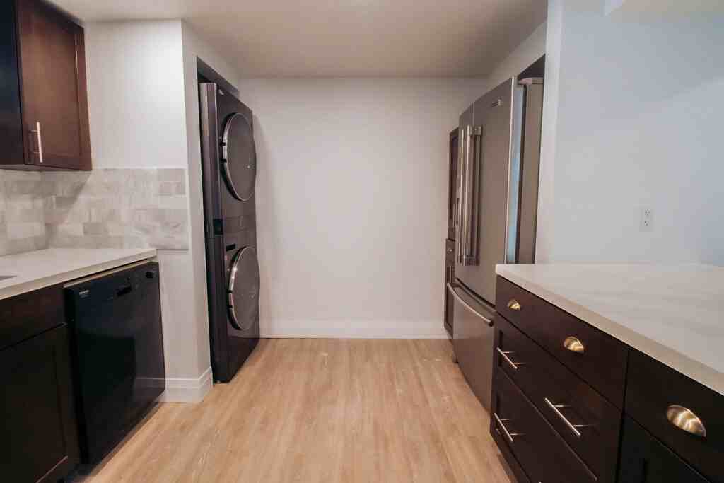 191 Gadsby Ave - Photo 7 of 16