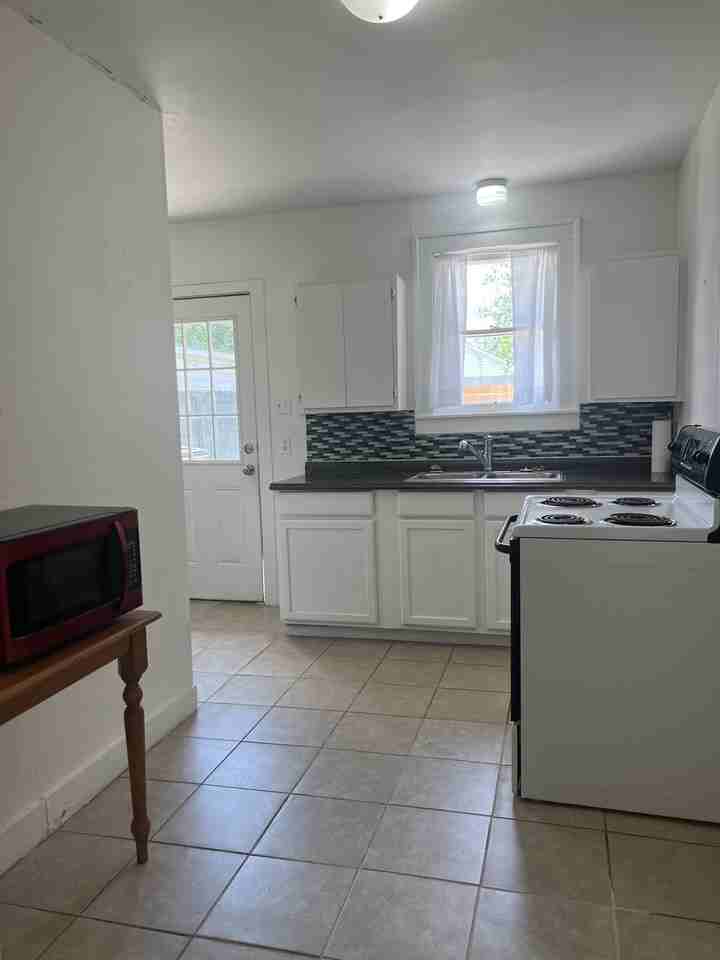 121 N Van Buren St #1 - Photo 4 of 10