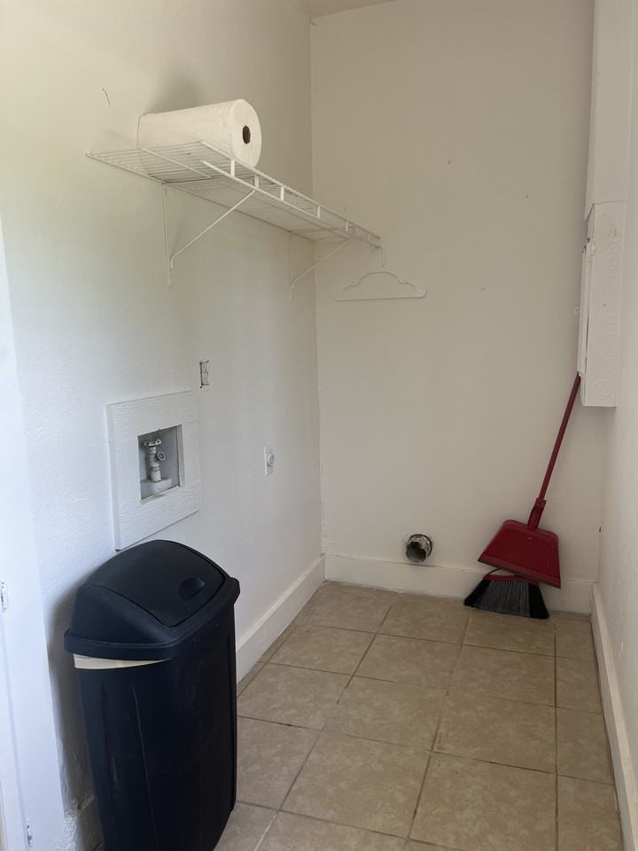 121 N Van Buren St #1 - Photo 6 of 10