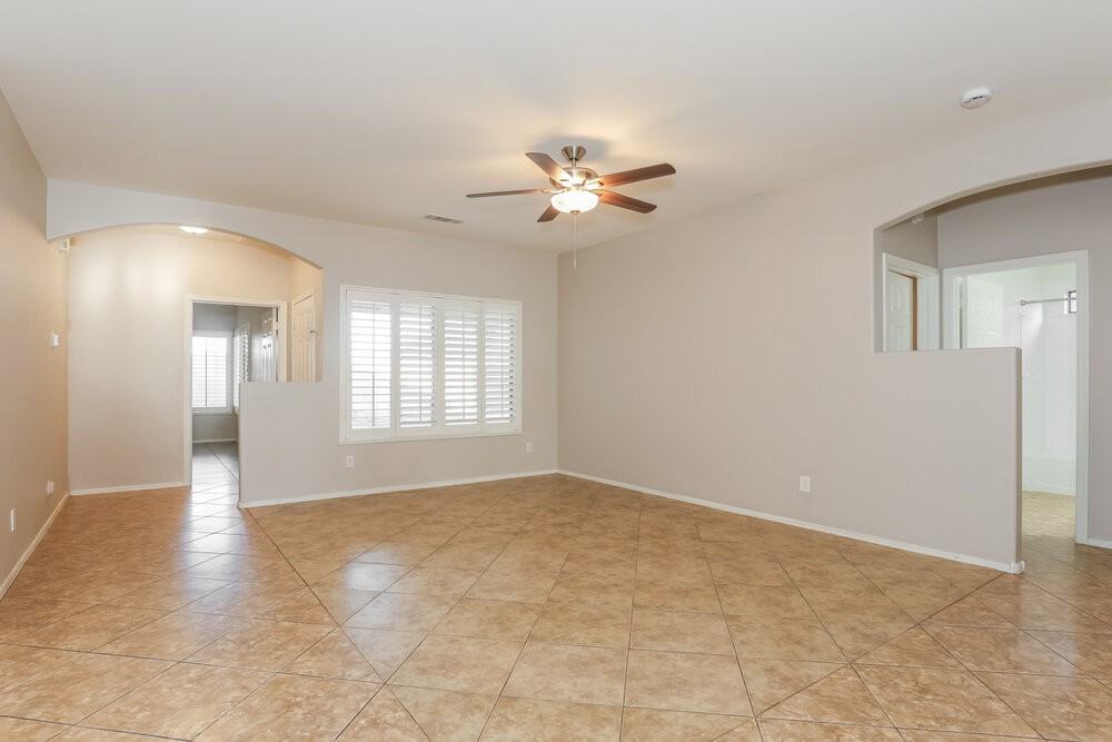 1913 S 83rd Dr - Photo 3 of 16