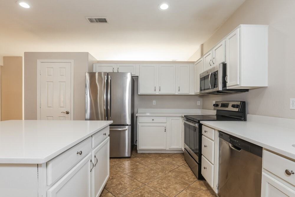 1913 S 83rd Dr - Photo 6 of 16