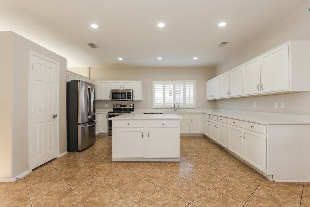 1913 S 83rd Dr - Photo 7 of 16