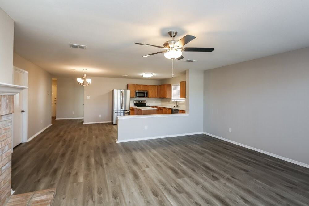 2217 Midbury Dr - Photo 5 of 16