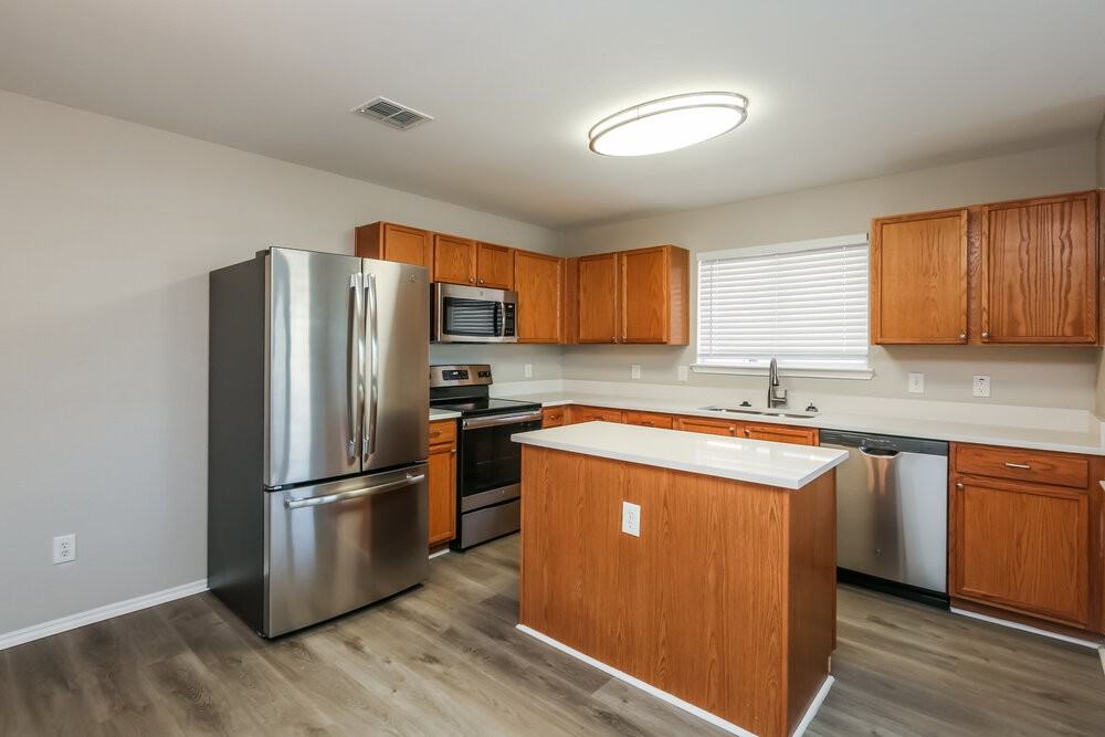 2217 Midbury Dr - Photo 6 of 16