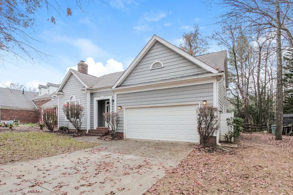 7207 Glen Brook Ln - Photo 4 of 17