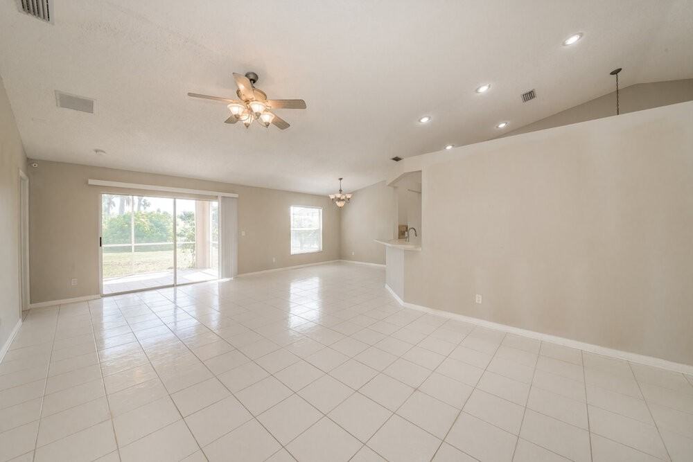 4505 Sanibel Way - Photo 3 of 16