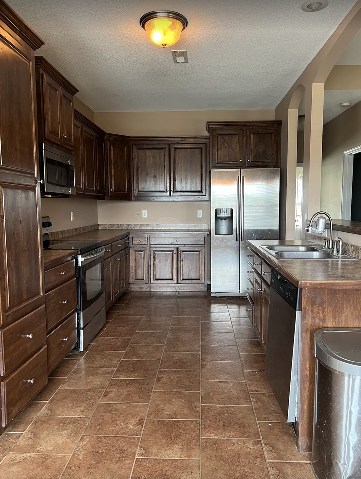 619 Oakmont Dr #1 - Photo 4 of 42