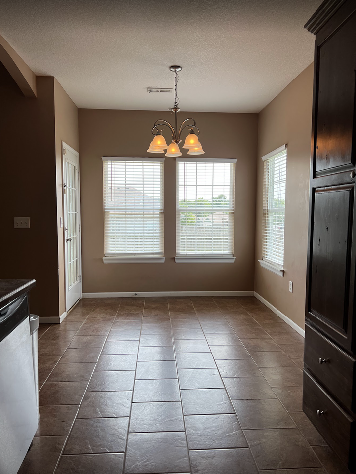 619 Oakmont Dr #1 - Photo 5 of 42