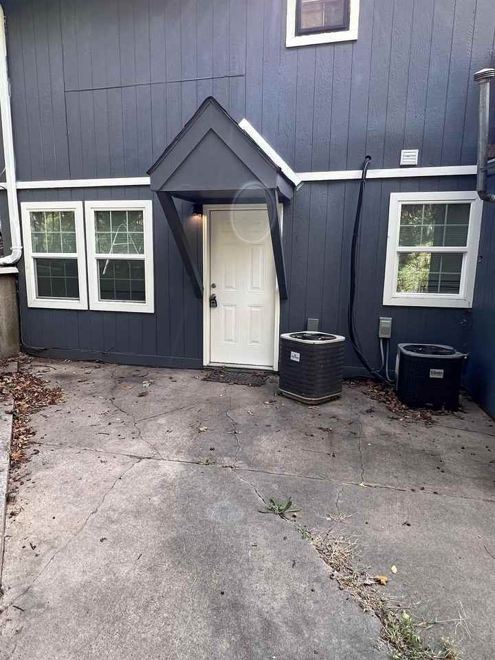 222 Se 101st Rd #4 - Photo 2 of 12