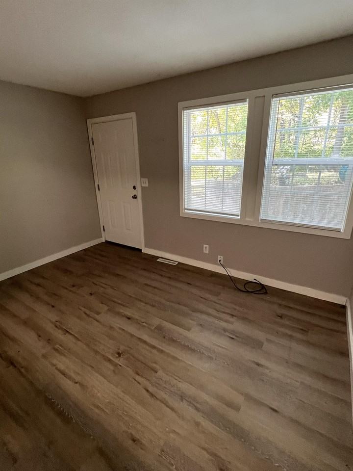 222 Se 101st Rd #4 - Photo 3 of 12