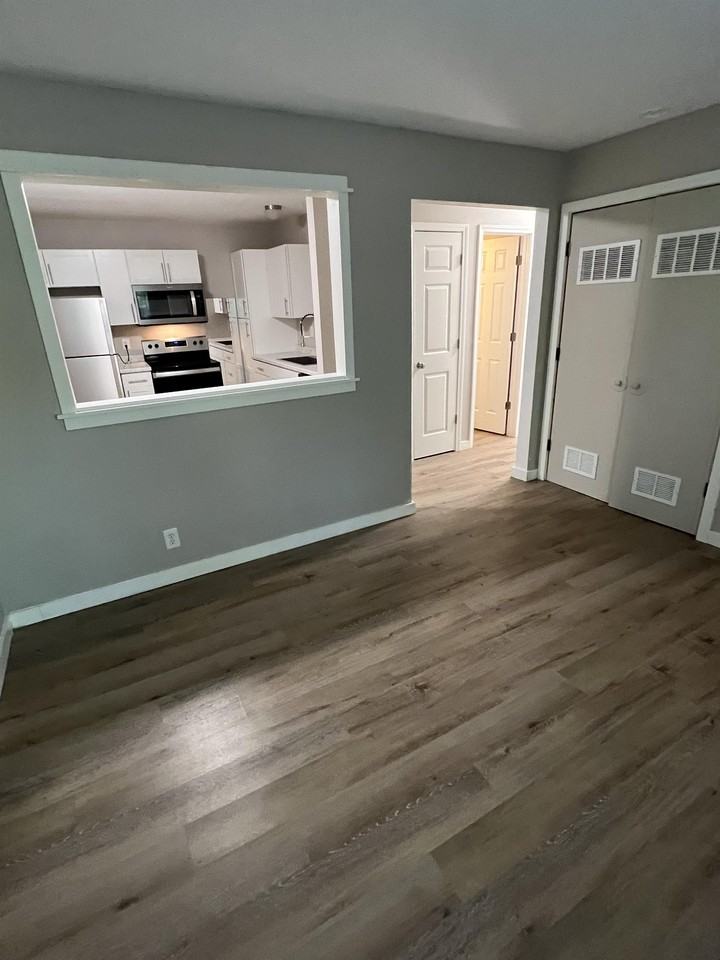 222 Se 101st Rd #4 - Photo 4 of 12