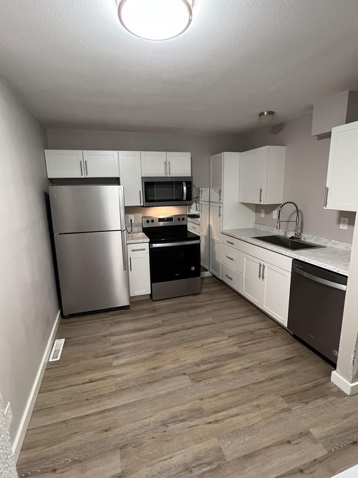 222 Se 101st Rd #4 - Photo 5 of 12