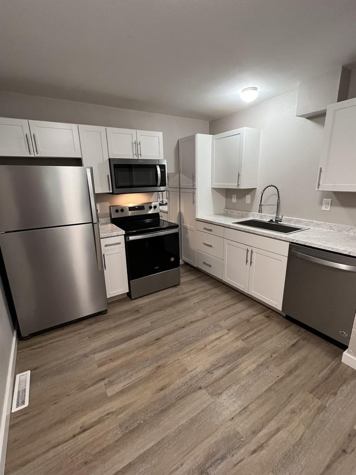 222 Se 101st Rd #4 - Photo 6 of 12