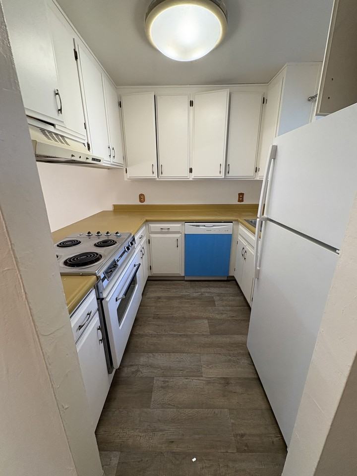 1168 Arthur St #B - Photo 3 of 11