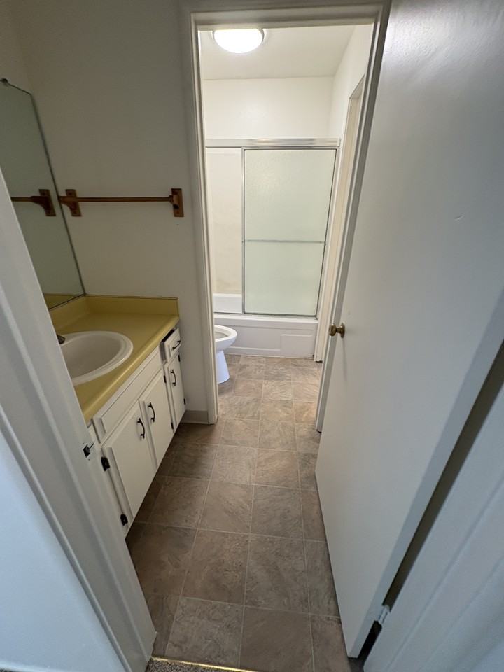 1168 Arthur St #B - Photo 5 of 11