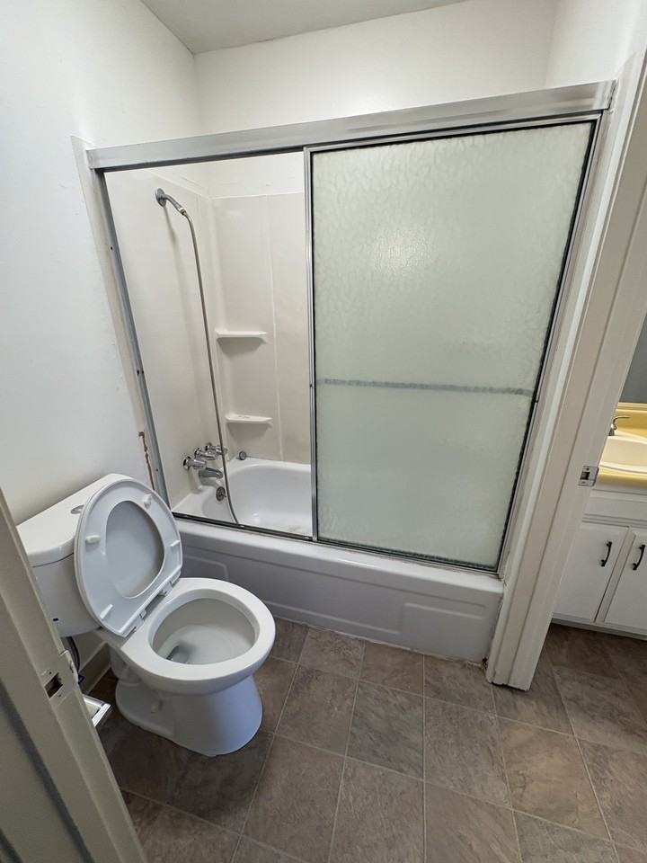 1168 Arthur St #B - Photo 7 of 11