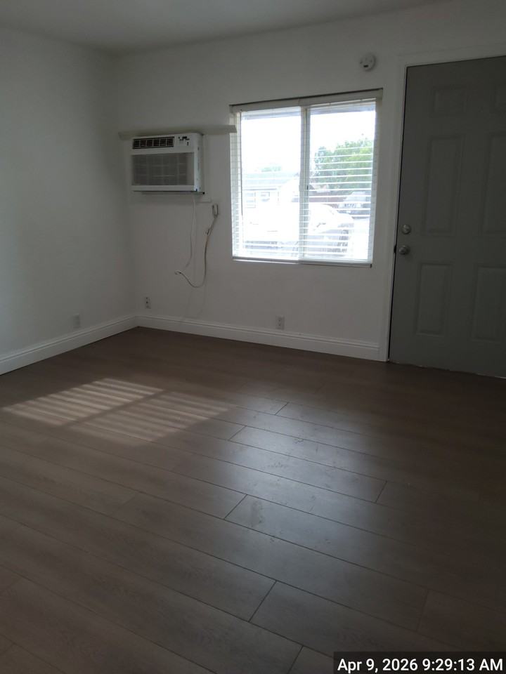 1738 Linda Avenue-2 - E #E - Photo 2 of 6