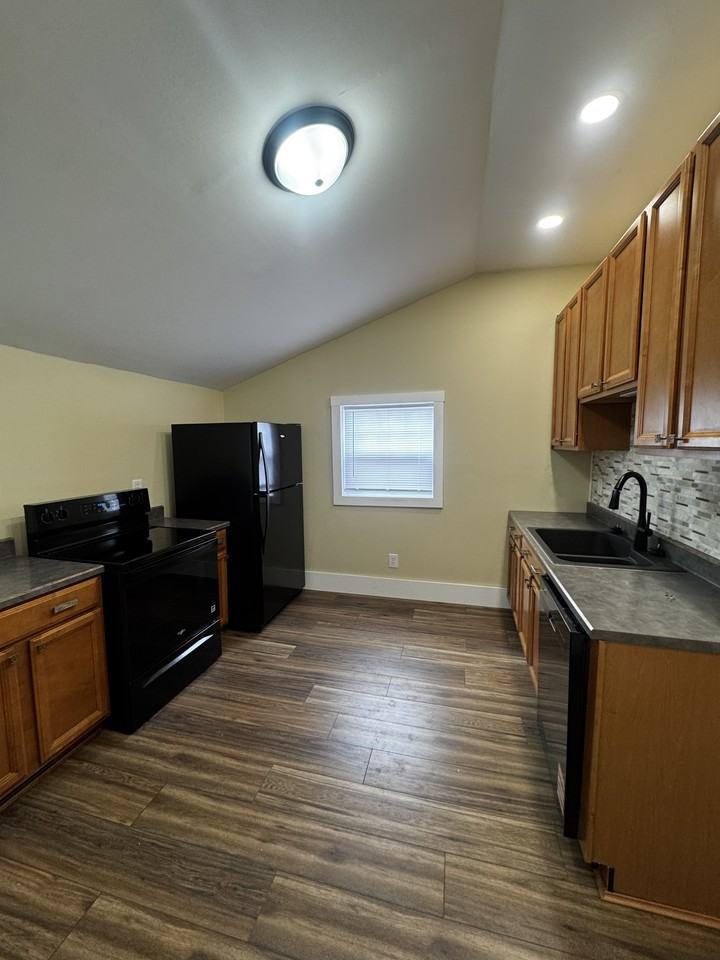 904 S Bell St #1 - Photo 3 of 11