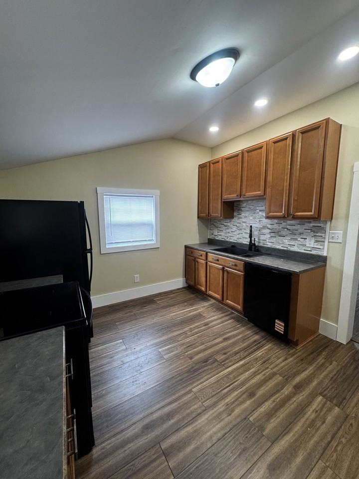 904 S Bell St #1 - Photo 4 of 11