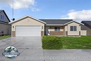 featured image of 369 Noble St #1