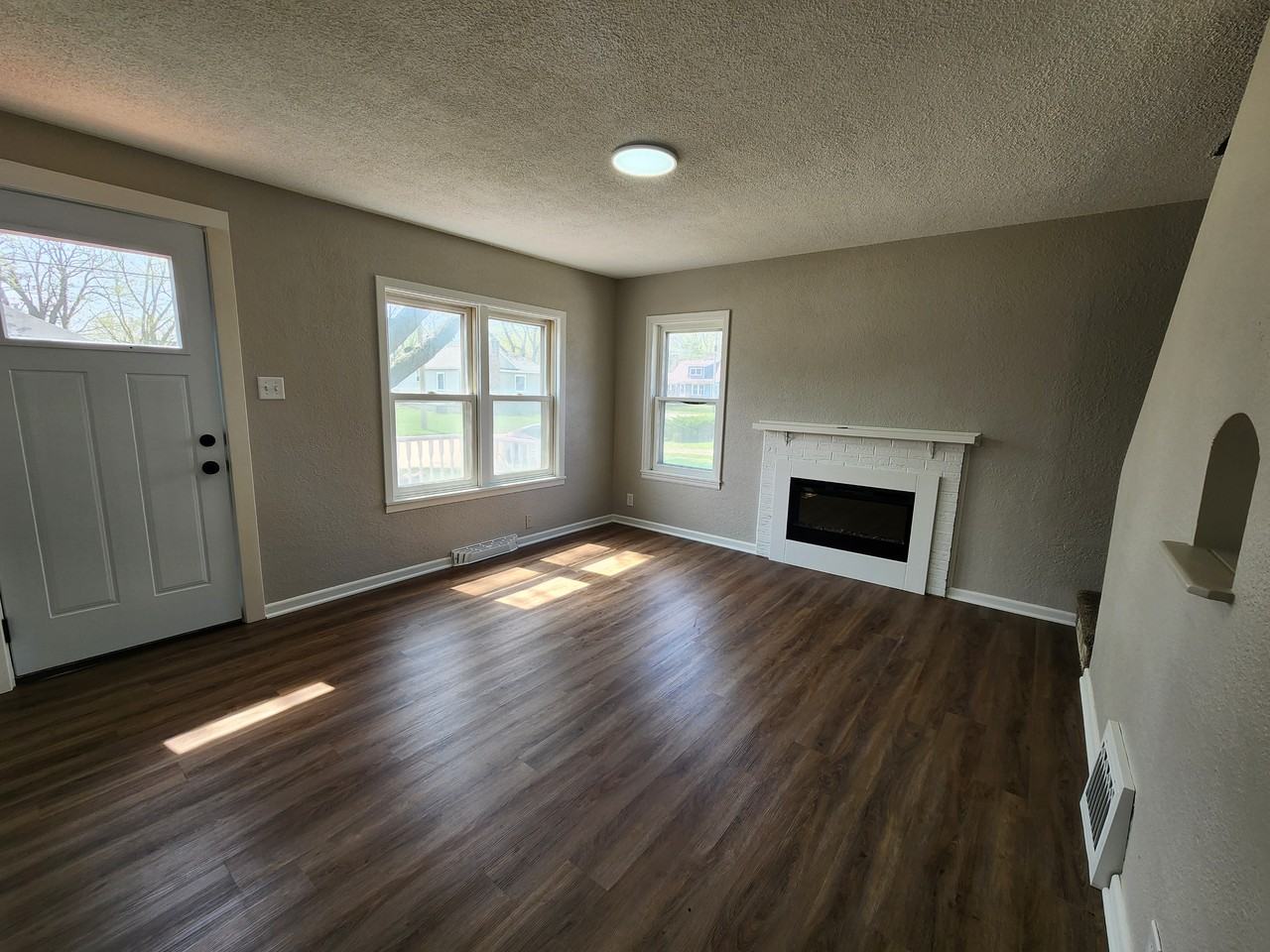 608 6th St Nw #1 - Photo 4 of 21