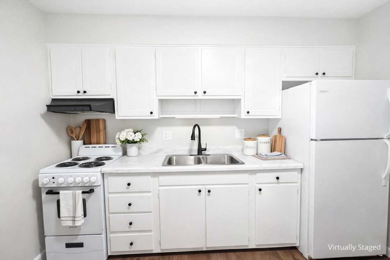 MIAMI APARTMENTS - Photo 2 of 8