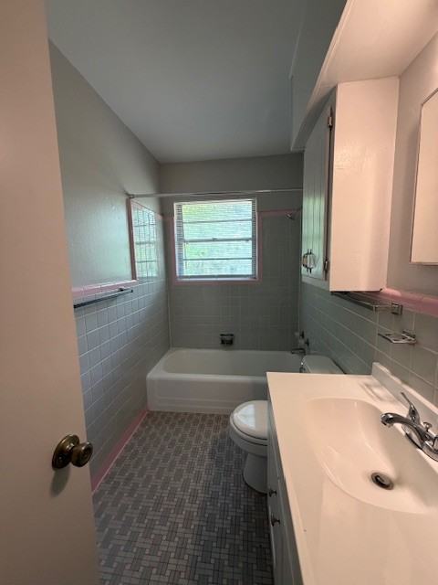 21 Lynwood Dr #1 - Photo 5 of 10