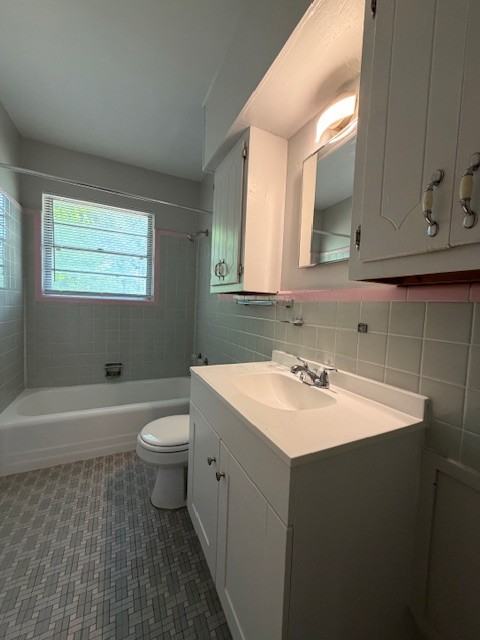 21 Lynwood Dr #1 - Photo 6 of 10