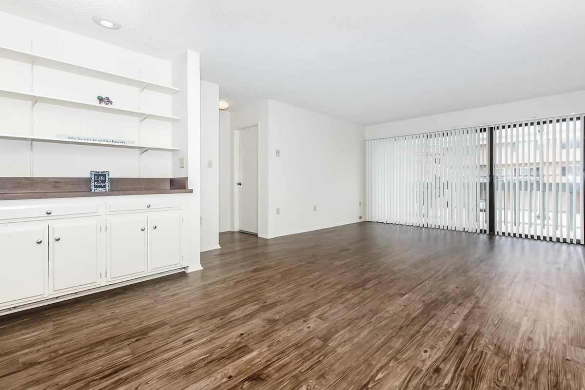 1000 S Catalina Ave - Photo 5 of 10