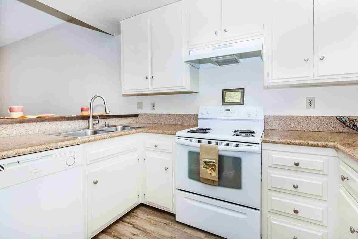 1000 S Catalina Ave - Photo 3 of 10