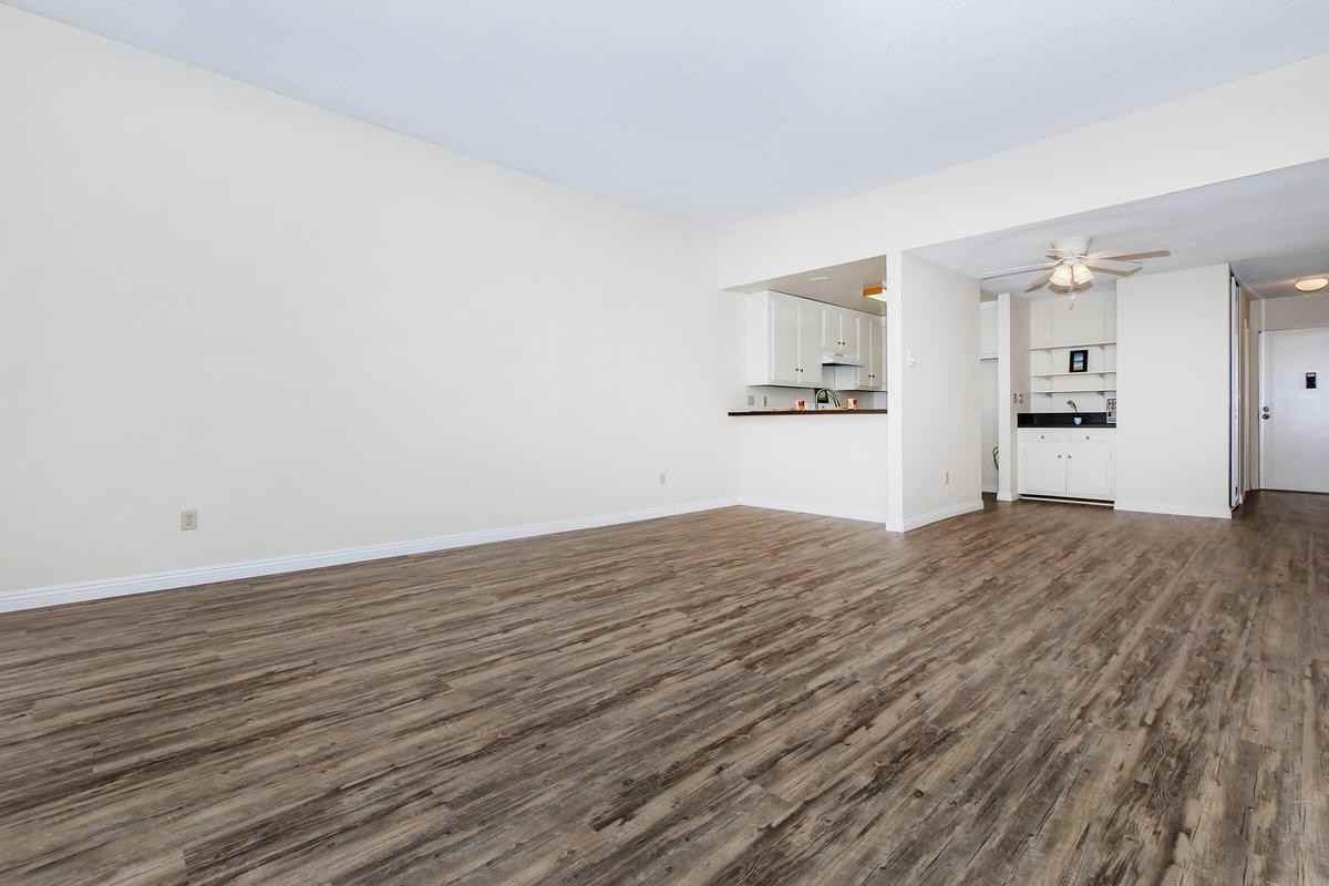 1000 S Catalina Ave - Photo 2 of 10