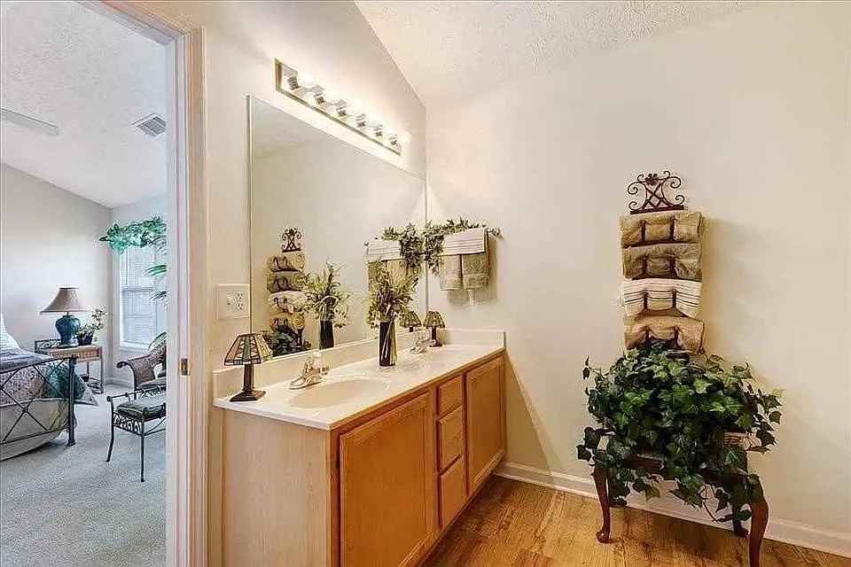3032 Kentmere Dr #1 - Photo 5 of 6