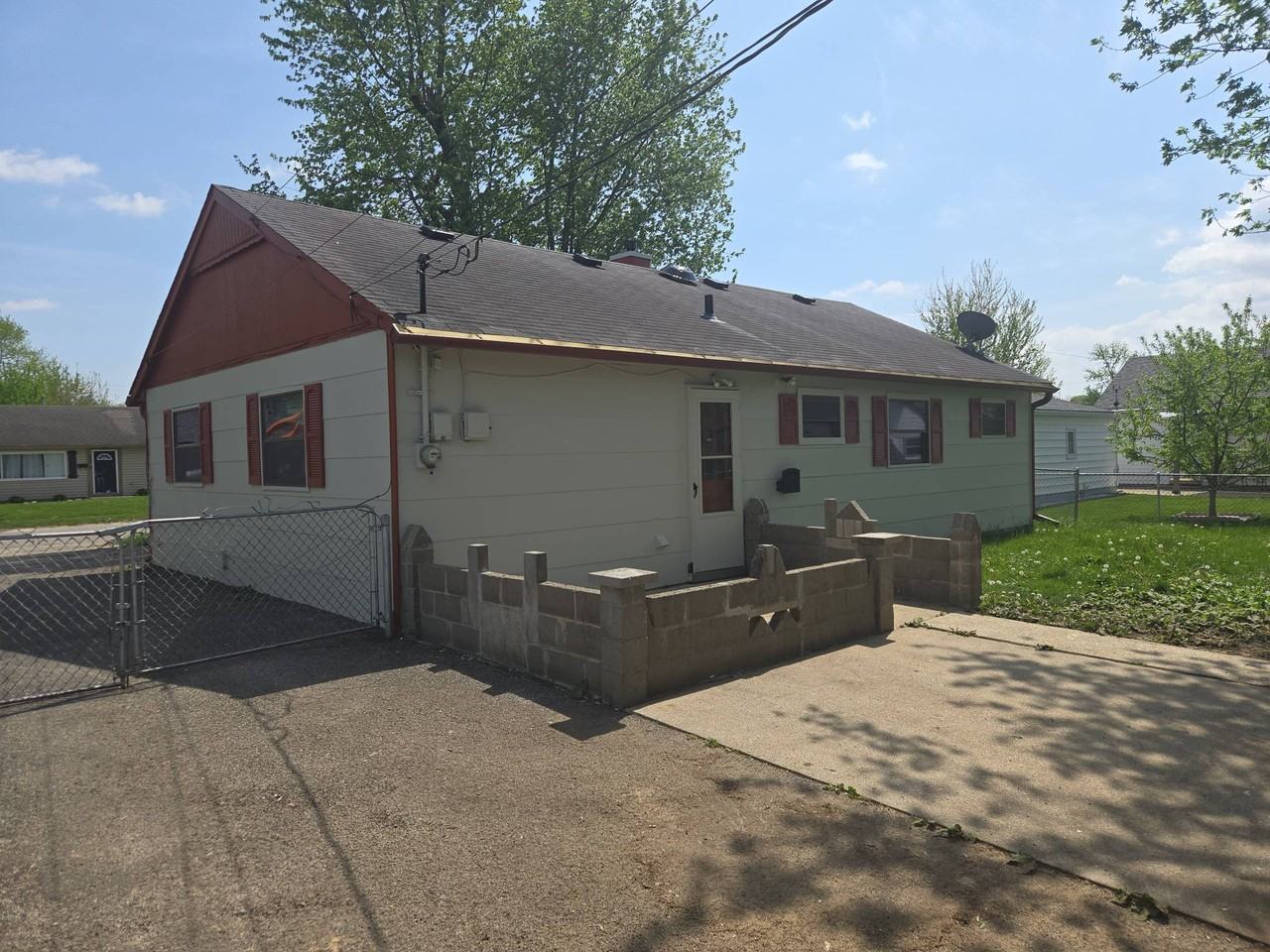 604 Carol Dr #1 - Photo 3 of 16