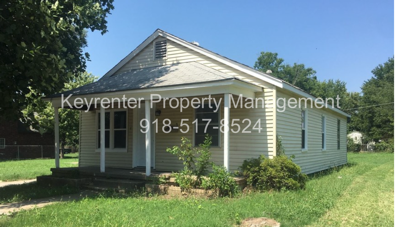 715 E Queen Pl - Photo 2 of 39