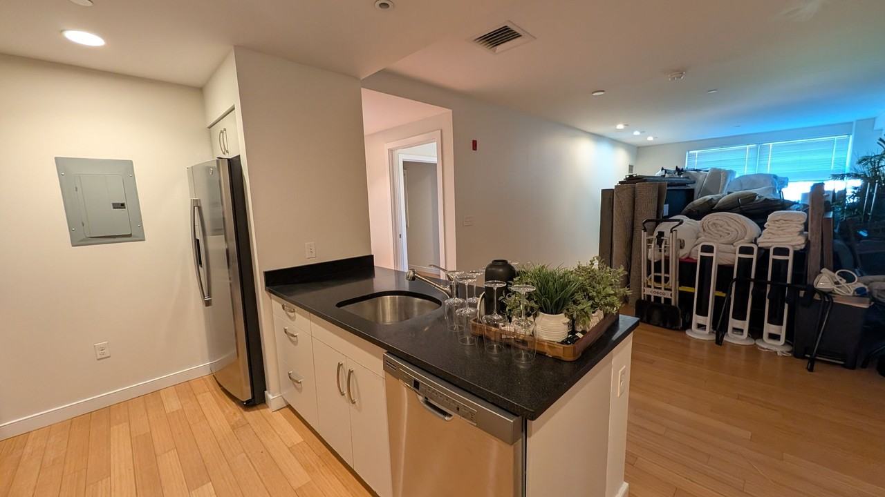 600 Albany St - Photo 6 of 15