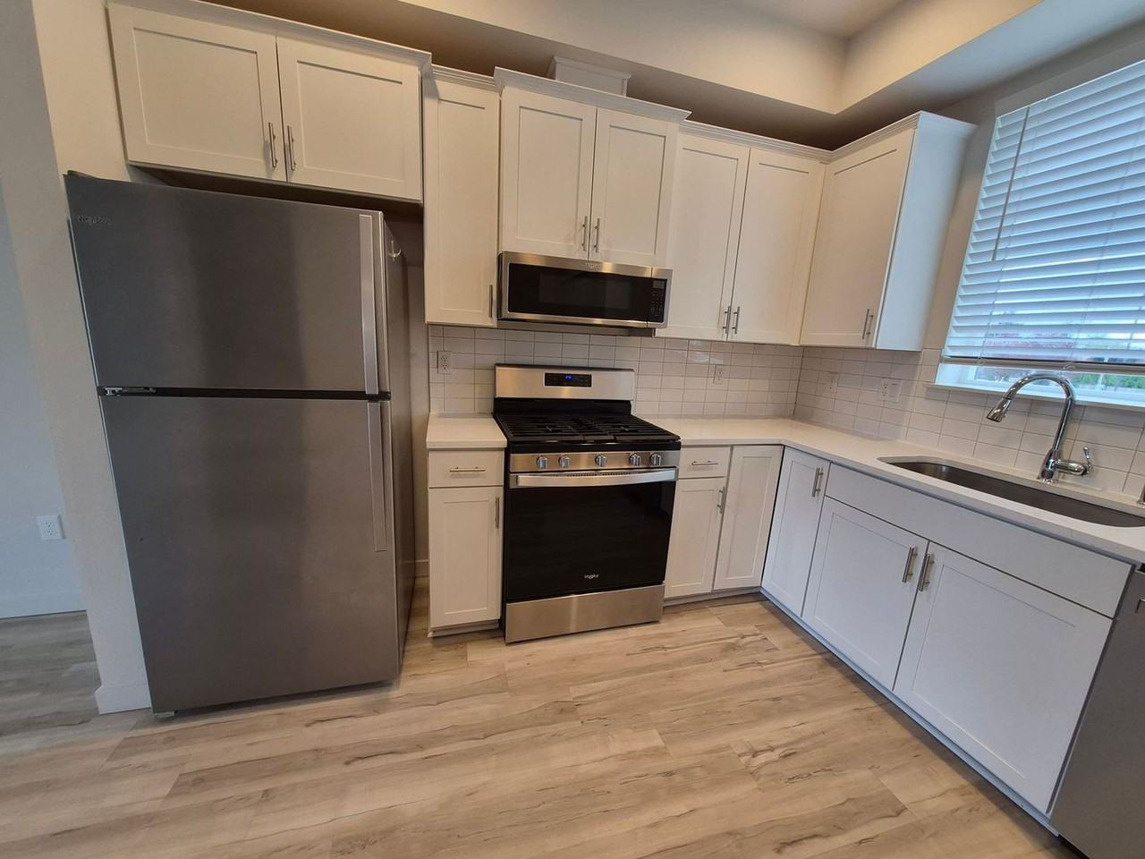 334 9th Ave Se #B7 - Photo 7 of 16