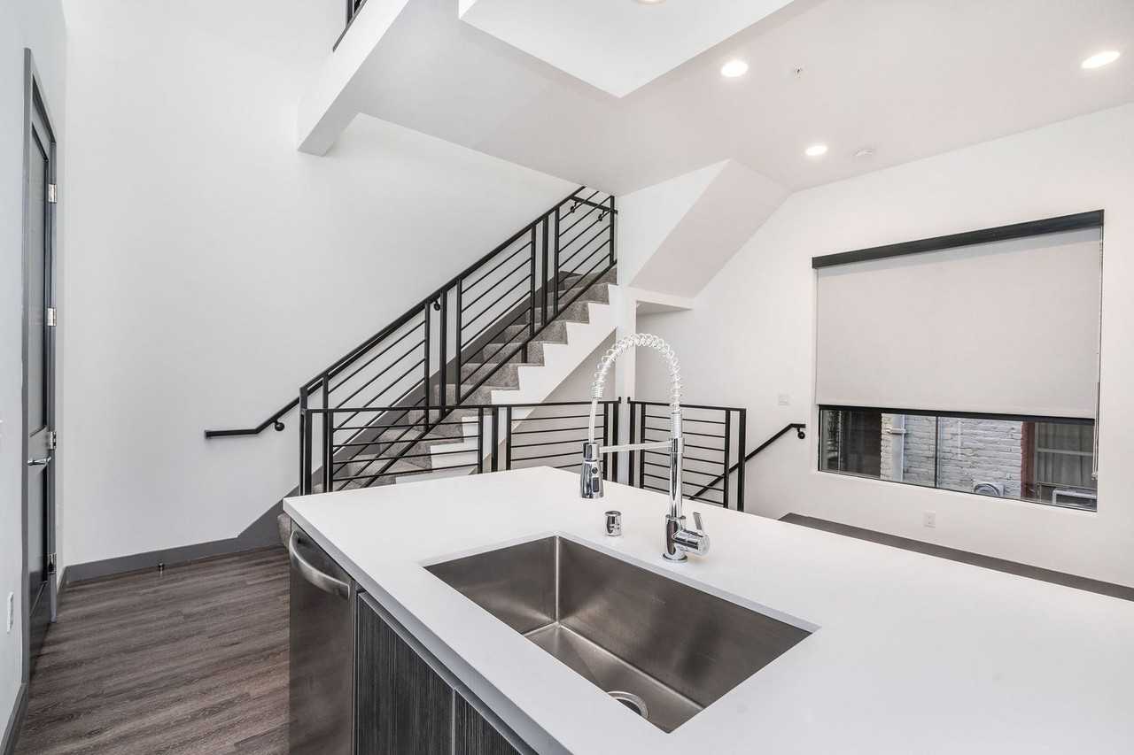 ST Living at 644 Hobart | Where Style, Comfort, and Hollywood Energy Meet. - Photo 4 of 23