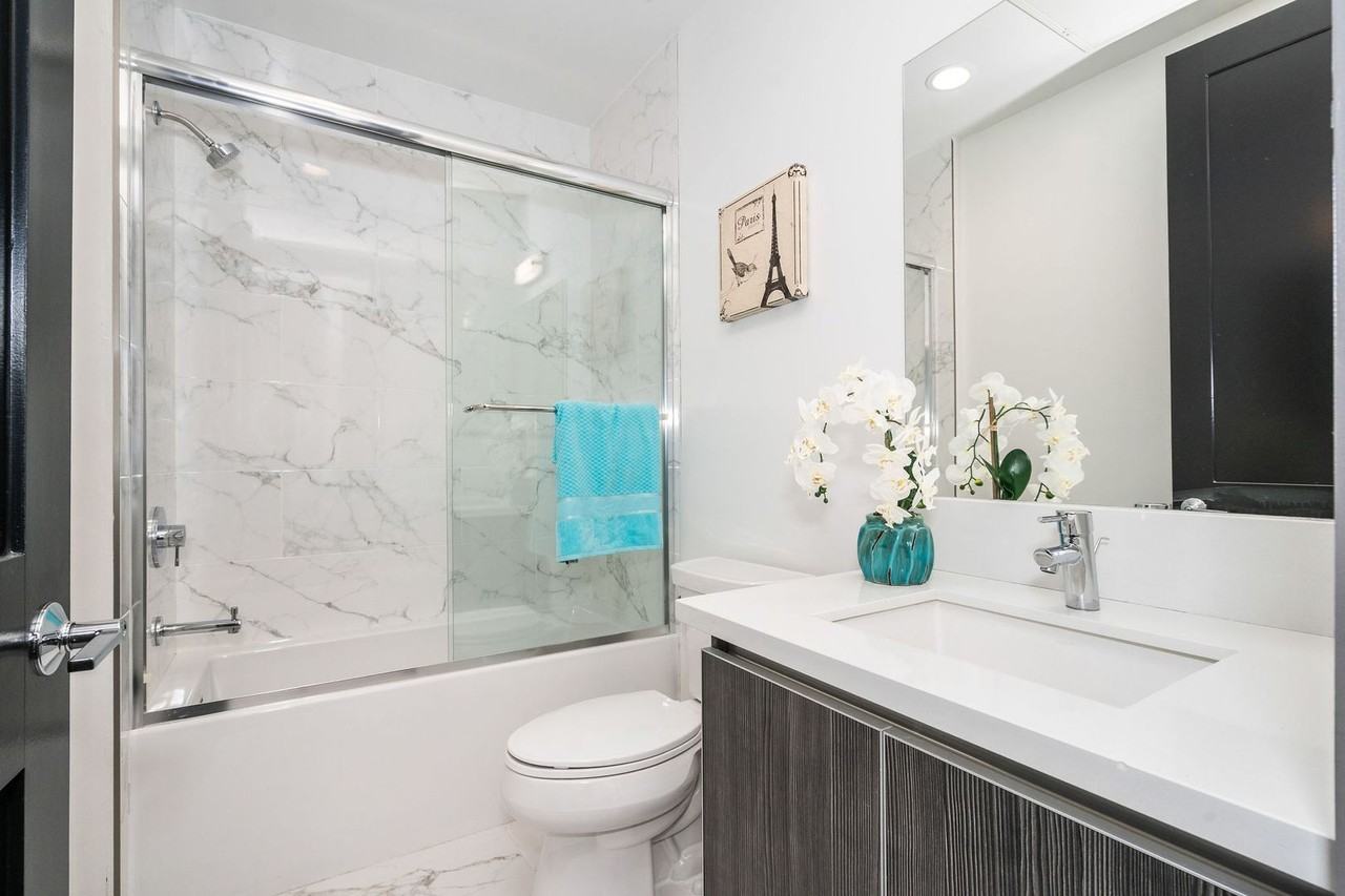 ST Living at 644 Hobart | Where Style, Comfort, and Hollywood Energy Meet. - Photo 7 of 22