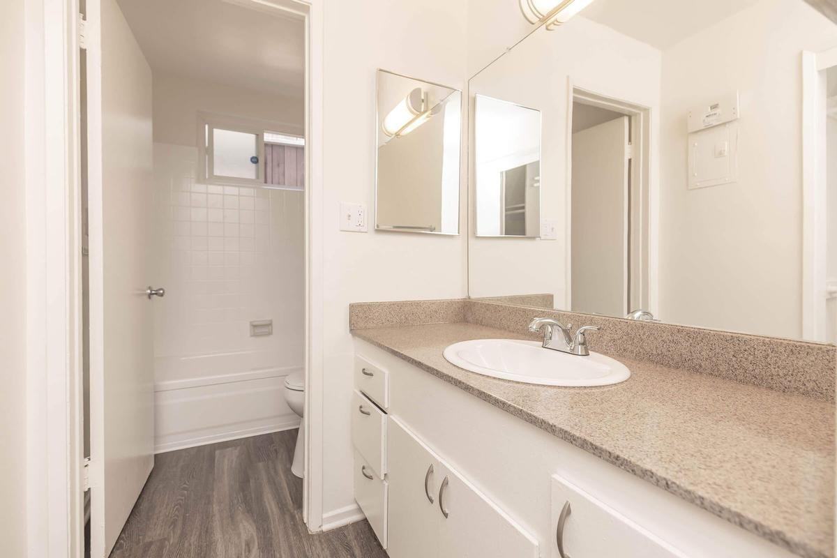 401 Atlanta Ave - Photo 2 of 7