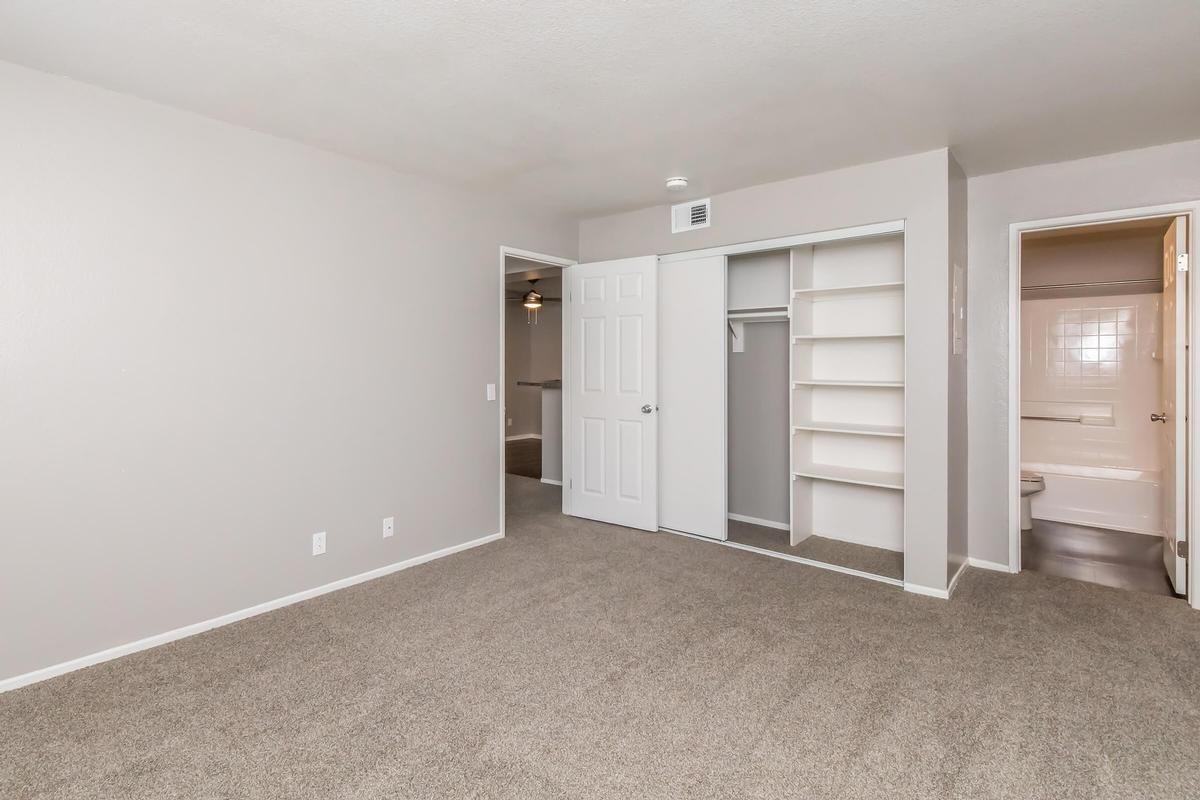 3800 W Devonshire Ave - Photo 3 of 50