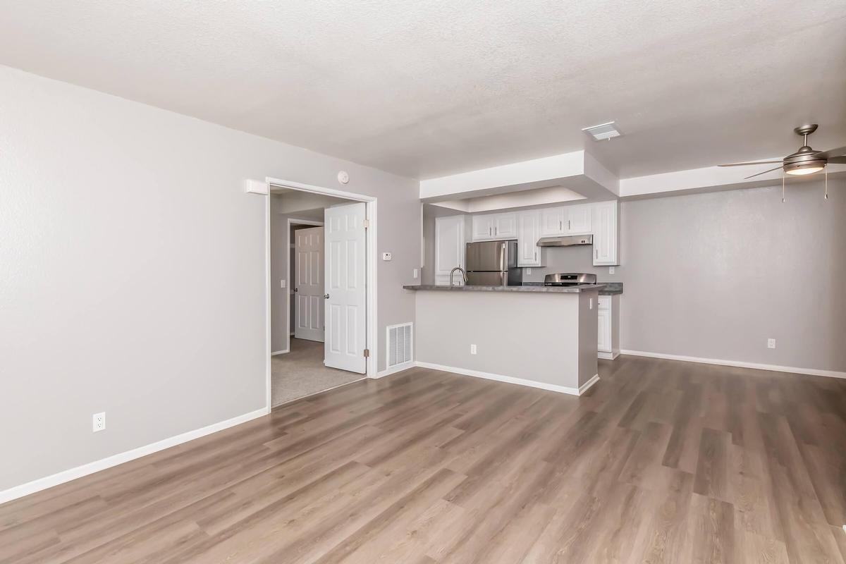 3800 W Devonshire Ave - Photo 6 of 50